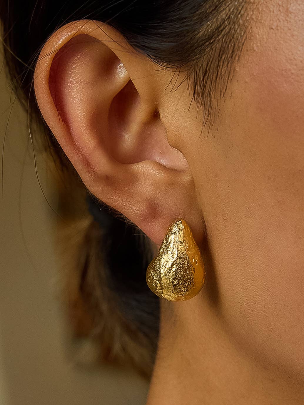 Vivelle Textured Droplet Earring